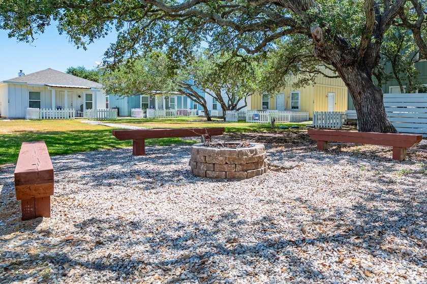 Coastal Cottage Escape - Turnkey &amp; Investment-Ready! This - photo 12
