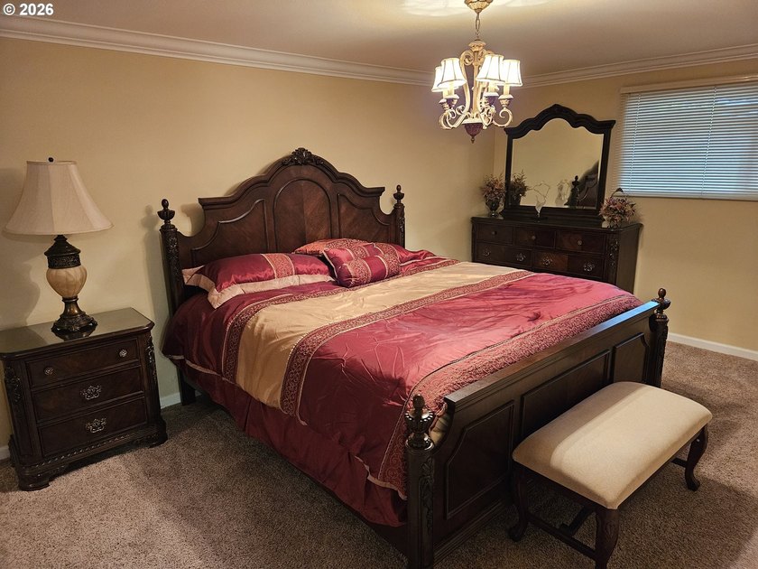 Premier, fully furnished corner unit in ground level Marine - photo 12