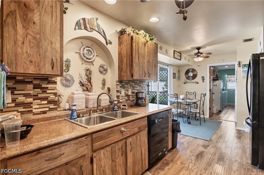 Welcome to this well-maintained Port Charlotte home offering 3 - photo 14