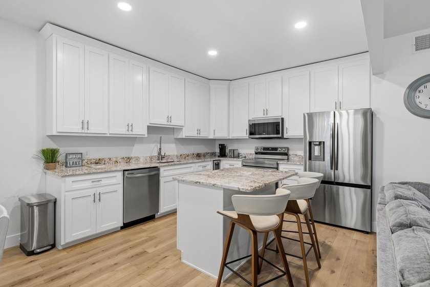 Lake Living Meets Investment Opportunity! Escape to the lake - photo 14