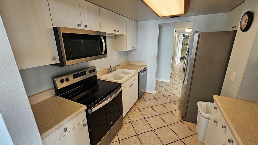 2BR/2BA Condo with Wrap-Around Balcony - Daytona Beach - photo 14