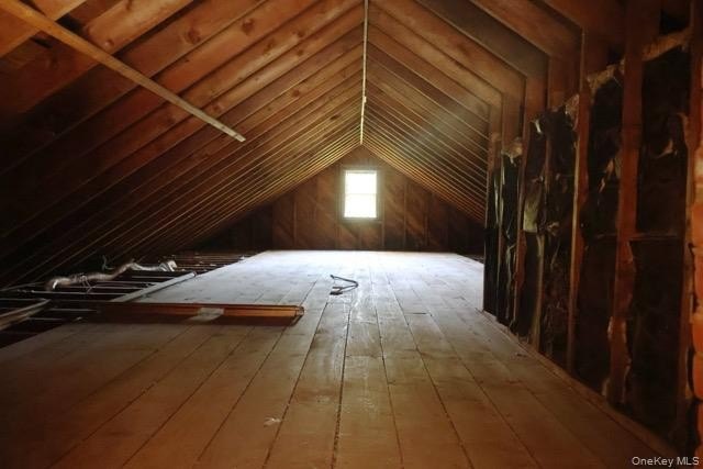 Lakefront opportunity in Lawrence Farms area of Bay Shore! - photo 14
