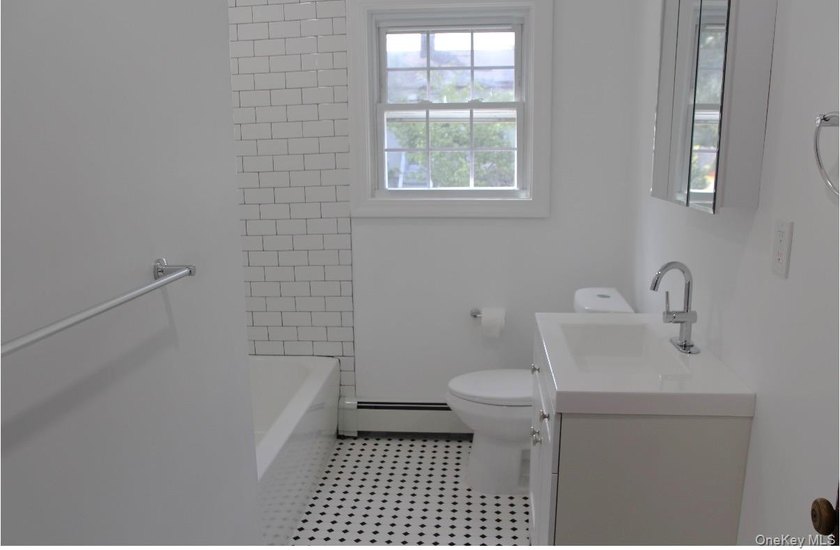 Lakefront opportunity in Lawrence Farms area of Bay Shore! - photo 15