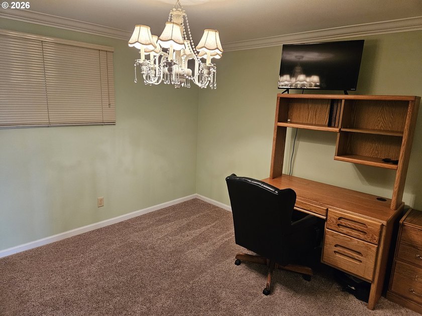 Premier, fully furnished corner unit in ground level Marine - photo 15