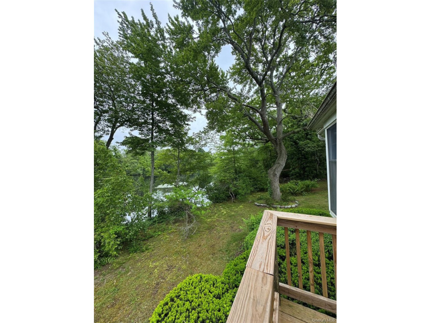 Lakefront opportunity in Lawrence Farms area of Bay Shore! - photo 17