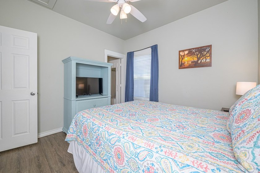 Coastal Cottage Escape - Turnkey &amp; Investment-Ready! This - photo 17
