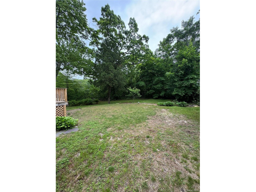 Lakefront opportunity in Lawrence Farms area of Bay Shore! - photo 18