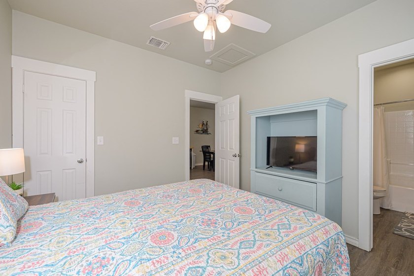 Coastal Cottage Escape - Turnkey &amp; Investment-Ready! This - photo 18
