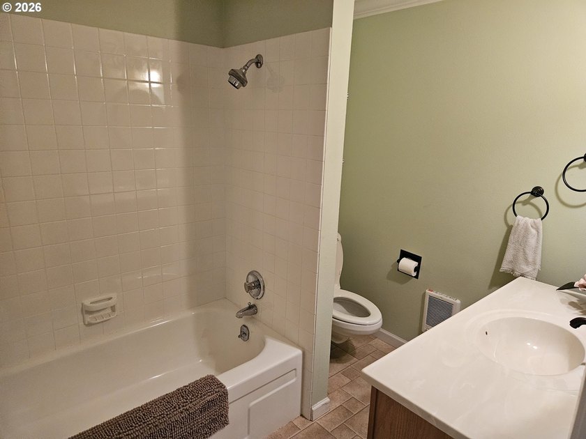 Premier, fully furnished corner unit in ground level Marine - photo 18