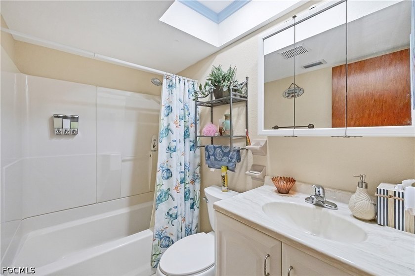 Welcome to this well-maintained Port Charlotte home offering 3 - photo 19