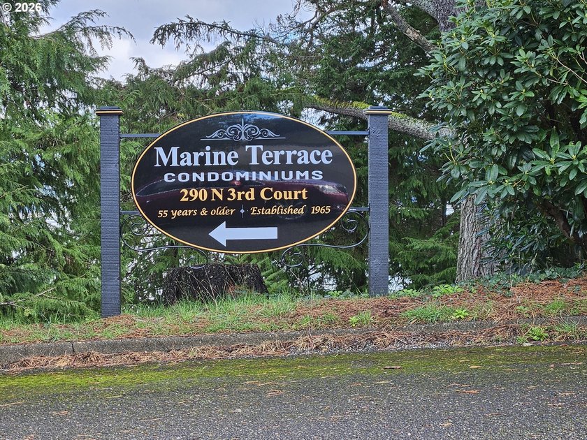 Premier, fully furnished corner unit in ground level Marine - photo 19
