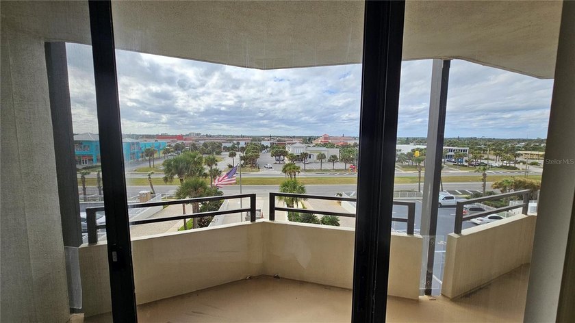 2BR/2BA Condo with Wrap-Around Balcony - Daytona Beach - photo 22