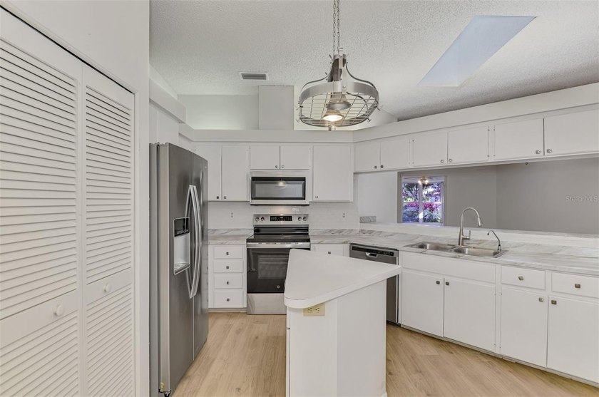 Under contract-accepting backup offers. Enjoy relaxed Florida - photo 24