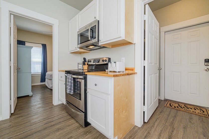 Coastal Cottage Escape - Turnkey &amp; Investment-Ready! This - photo 24