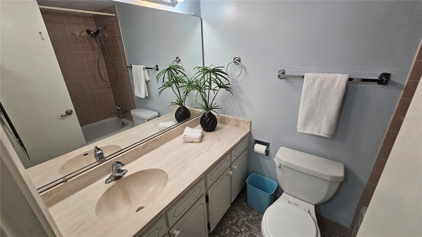 2BR/2BA Condo with Wrap-Around Balcony - Daytona Beach - photo 25
