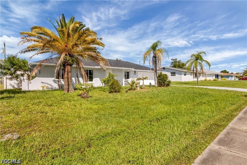 Welcome to this well-maintained Port Charlotte home offering 3 - photo 31