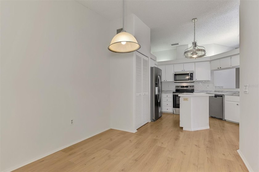 Under contract-accepting backup offers. Enjoy relaxed Florida - photo 31
