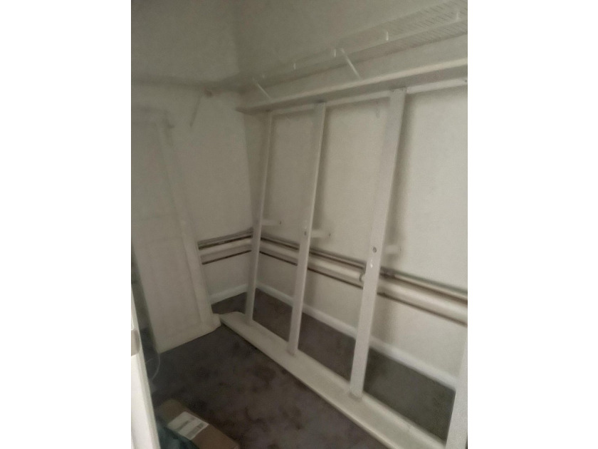 Very Nice 2 Bedroom 2 bath, Deluxe unit Tiled and vinyl Laminate - photo 10