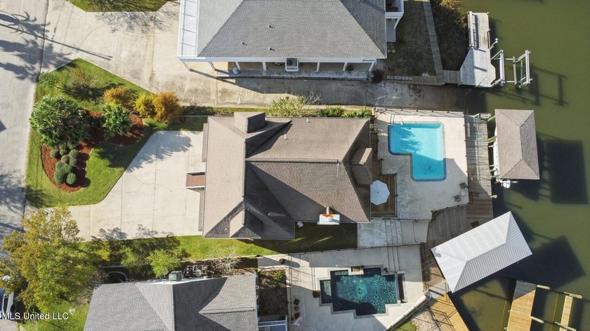 Glorious waterfront property in Pass Christian! This three - photo 2