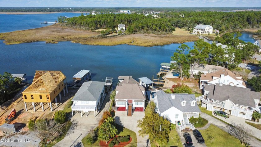 Glorious waterfront property in Pass Christian! This three - photo 3