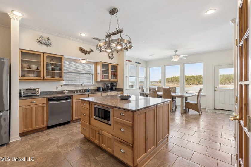 Glorious waterfront property in Pass Christian! This three - photo 7
