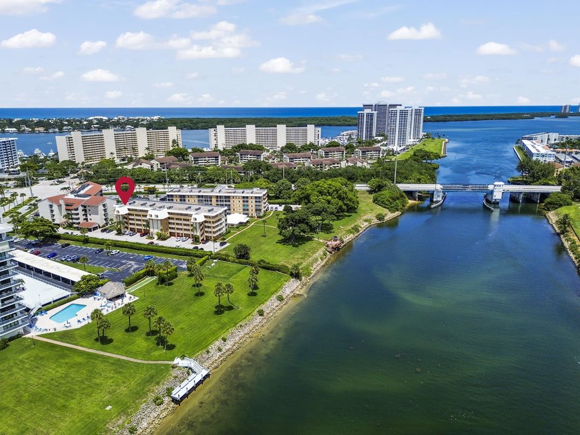 Welcome to this waterfront condominium in Waterway West - photo 3