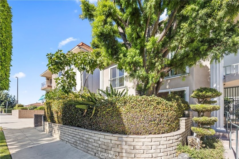 Beautiful Turn Key Corner Townhome in centrally located San - photo 2