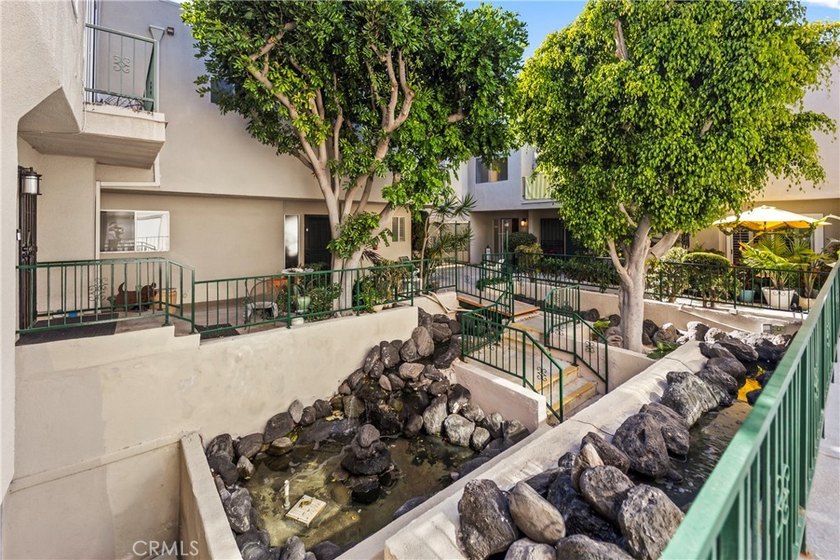Beautiful Turn Key Corner Townhome in centrally located San - photo 6