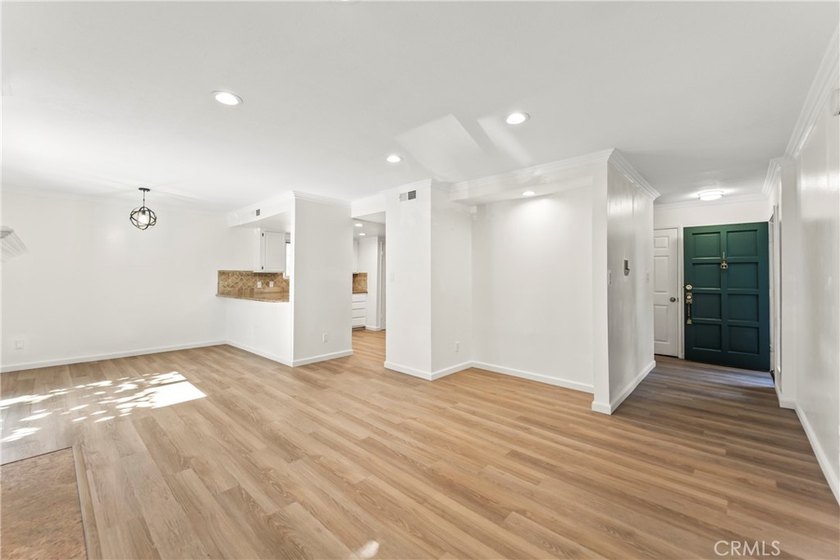 Beautiful Turn Key Corner Townhome in centrally located San - photo 8