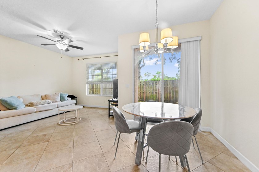 Welcome to this charming townhouse in Charleston Commons, West - photo 7