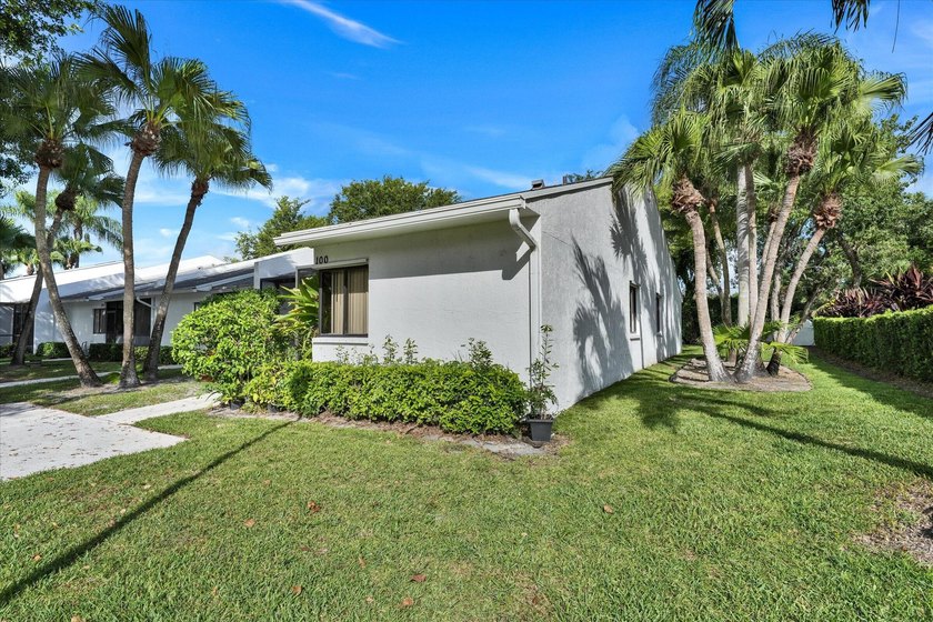 Welcome to this charming and beautifully upgraded 3-bedroom - photo 7