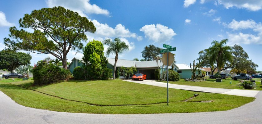 Unique opportunity to own a thoroughly maintained Corner lot - photo 2