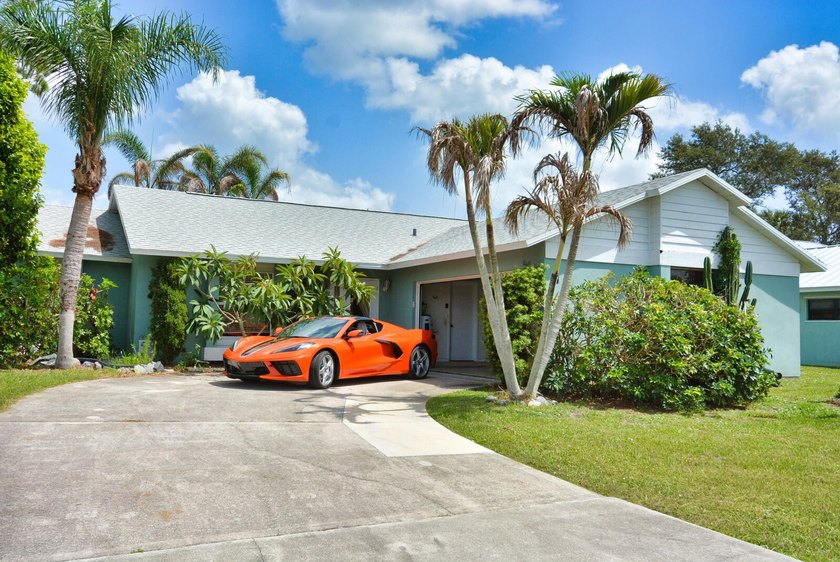 Unique opportunity to own a thoroughly maintained Corner lot - photo 3
