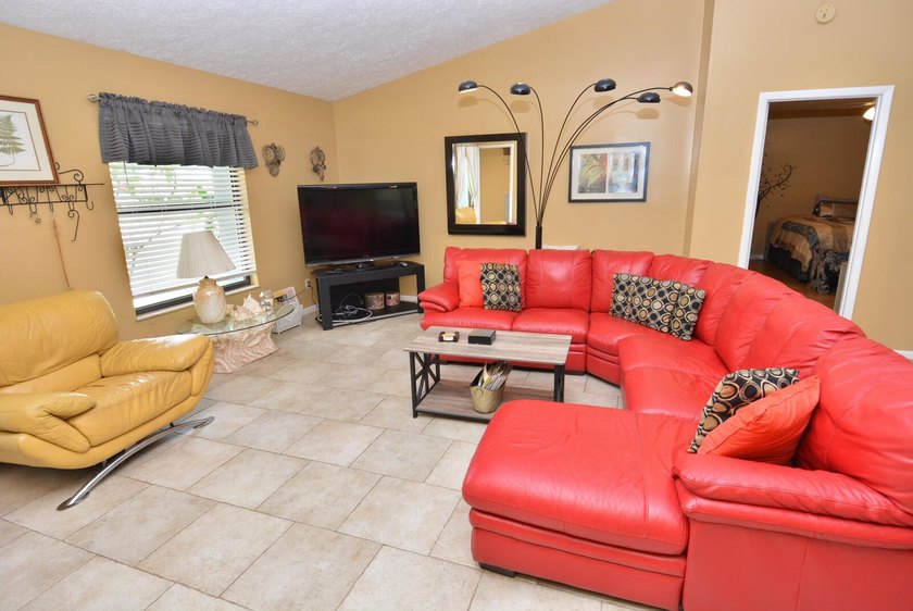 Unique opportunity to own a thoroughly maintained Corner lot - photo 6