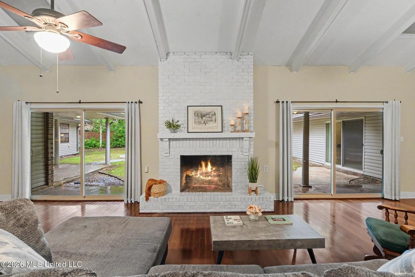 Situated on a quiet cul-de-sac in the heart of Diamondhead, this - photo 3