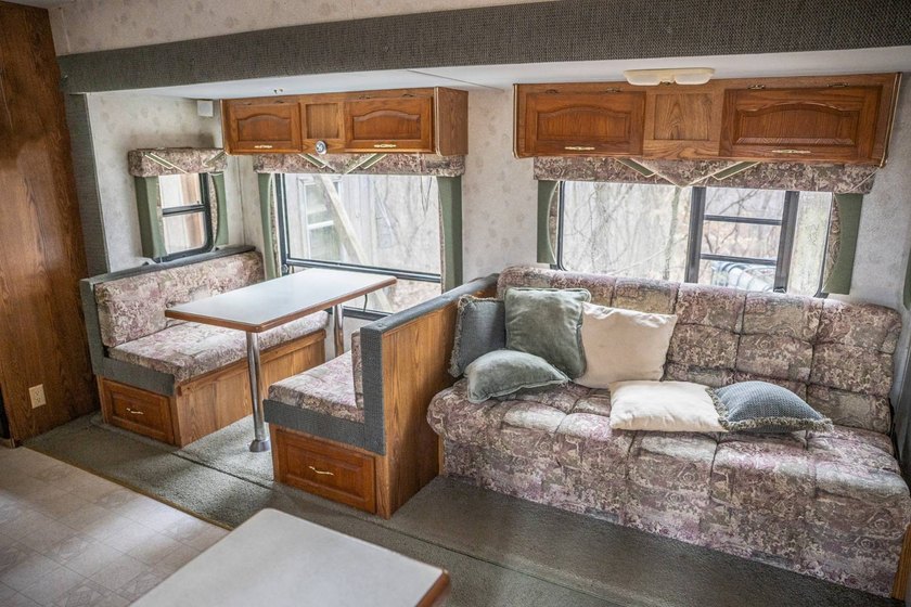 Nestled in the rolling hills of Warren County, Mississippi, this - photo 44