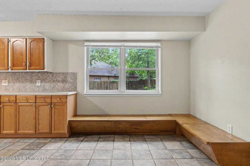 Situated on a quiet cul-de-sac in the heart of Diamondhead, this - photo 7