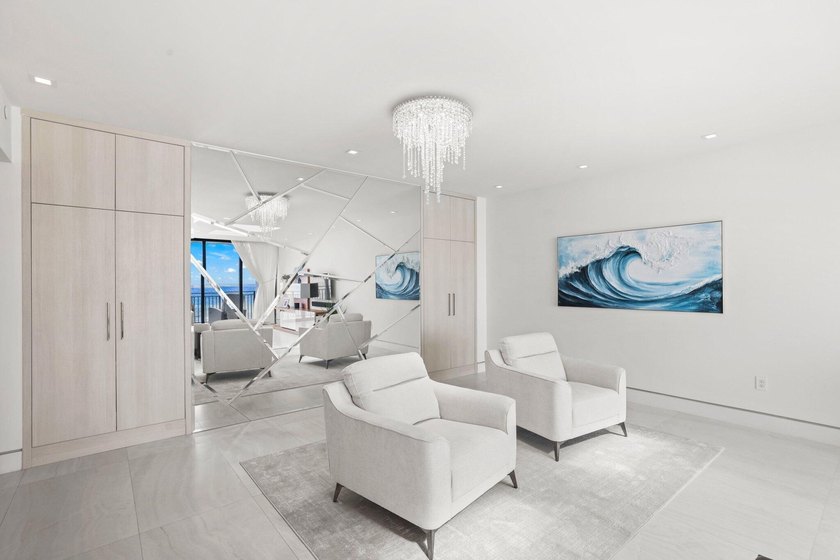 A truly rare offering in Boca Raton, this exquisitely reimagined - photo 8