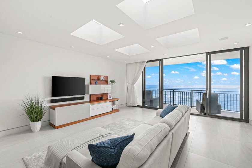 A truly rare offering in Boca Raton, this exquisitely reimagined - photo 10