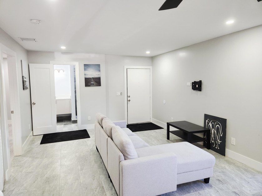 Welcome to easy, first-floor living in this beautifully - photo 3