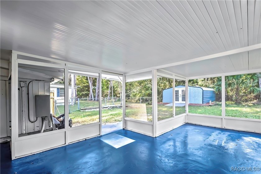 This beautifully renovated mobile home in Homosassa offers a - photo 4