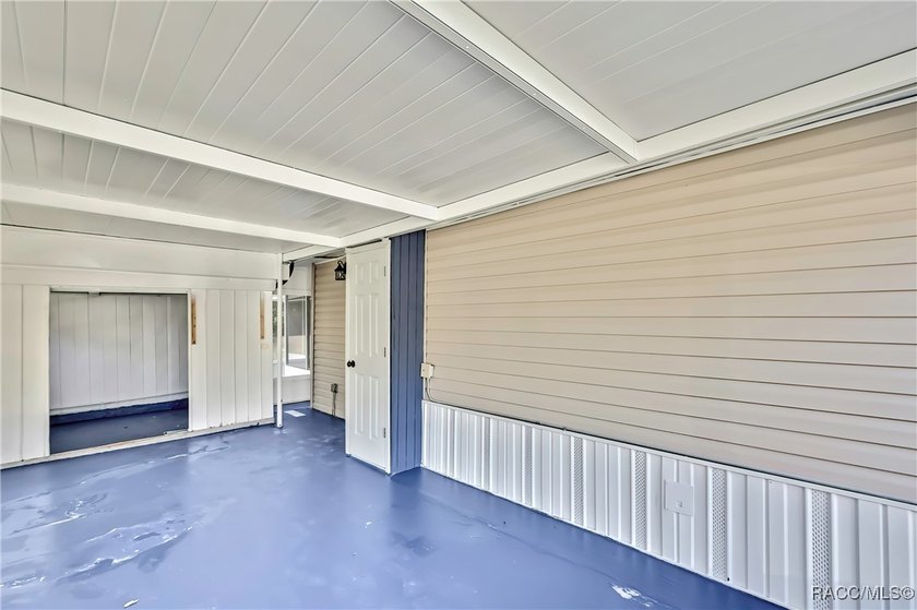 This beautifully renovated mobile home in Homosassa offers a - photo 5
