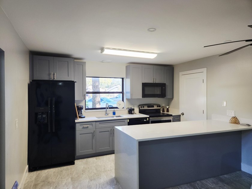 Welcome to easy, first-floor living in this beautifully - photo 5