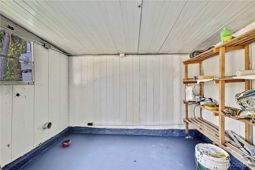 This beautifully renovated mobile home in Homosassa offers a - photo 6
