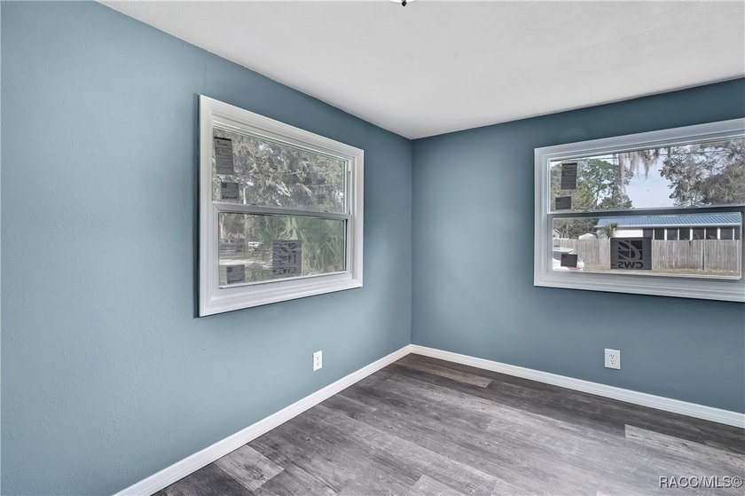 This beautifully renovated mobile home in Homosassa offers a - photo 10