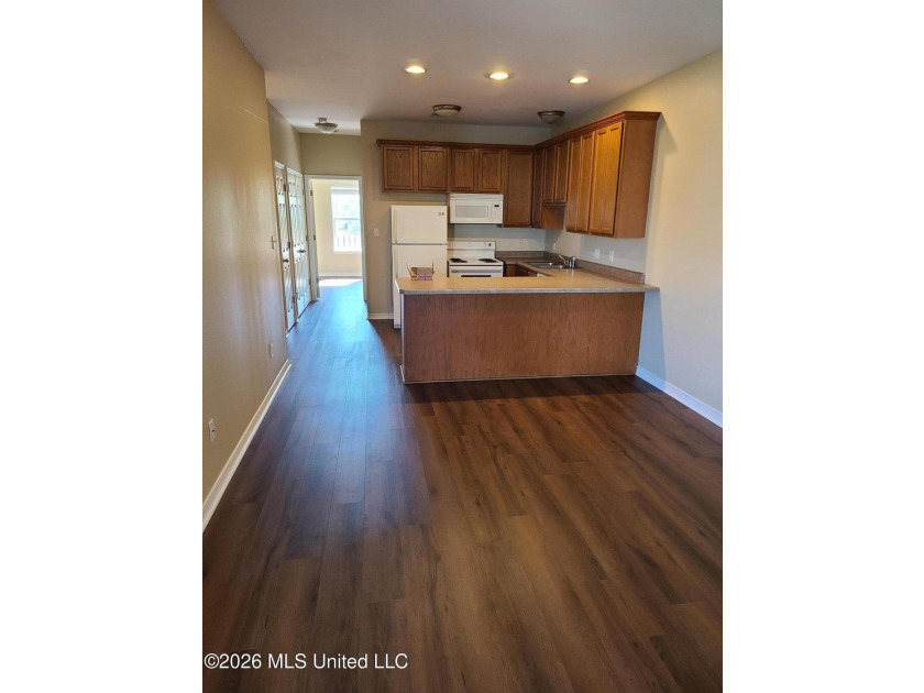 Excellent investment opportunity with this fully occupied - photo 3