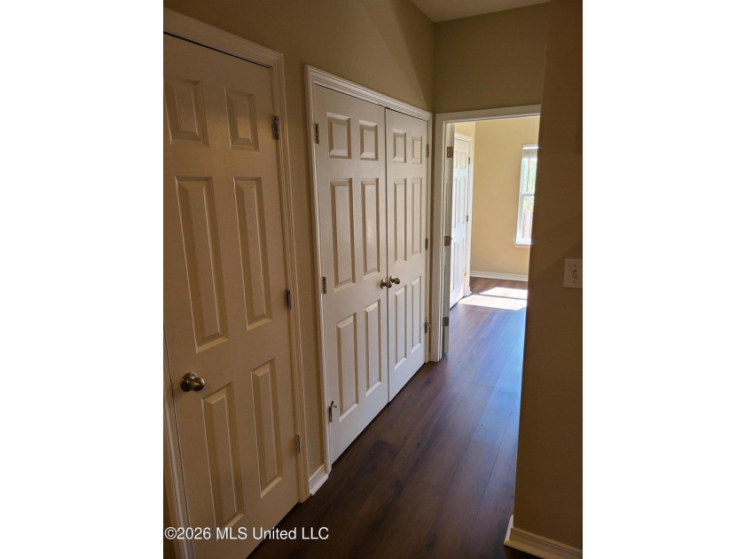 Excellent investment opportunity with this fully occupied - photo 4
