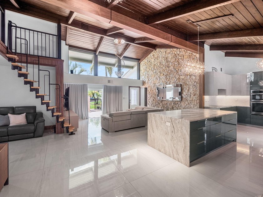 Oasis in the center of Boca. Recently updated home with a modern - photo 3