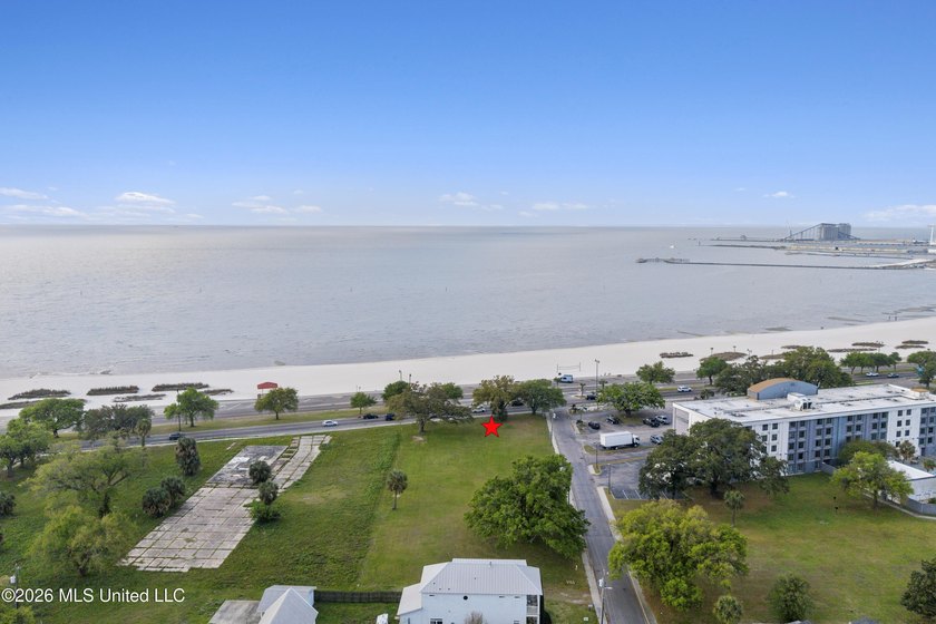 3 Vacant Lots to be sold together. Equals Approximately 1 acre - photo 2