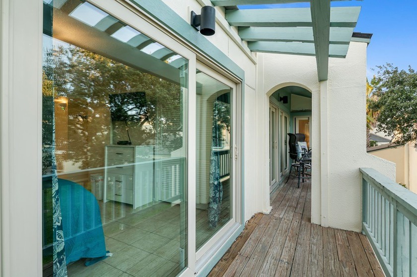 Welcome to coastal living in beautiful Rockport, Texas! This - photo 2